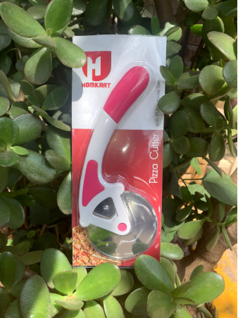 Pizza cutter in Homkart packaging