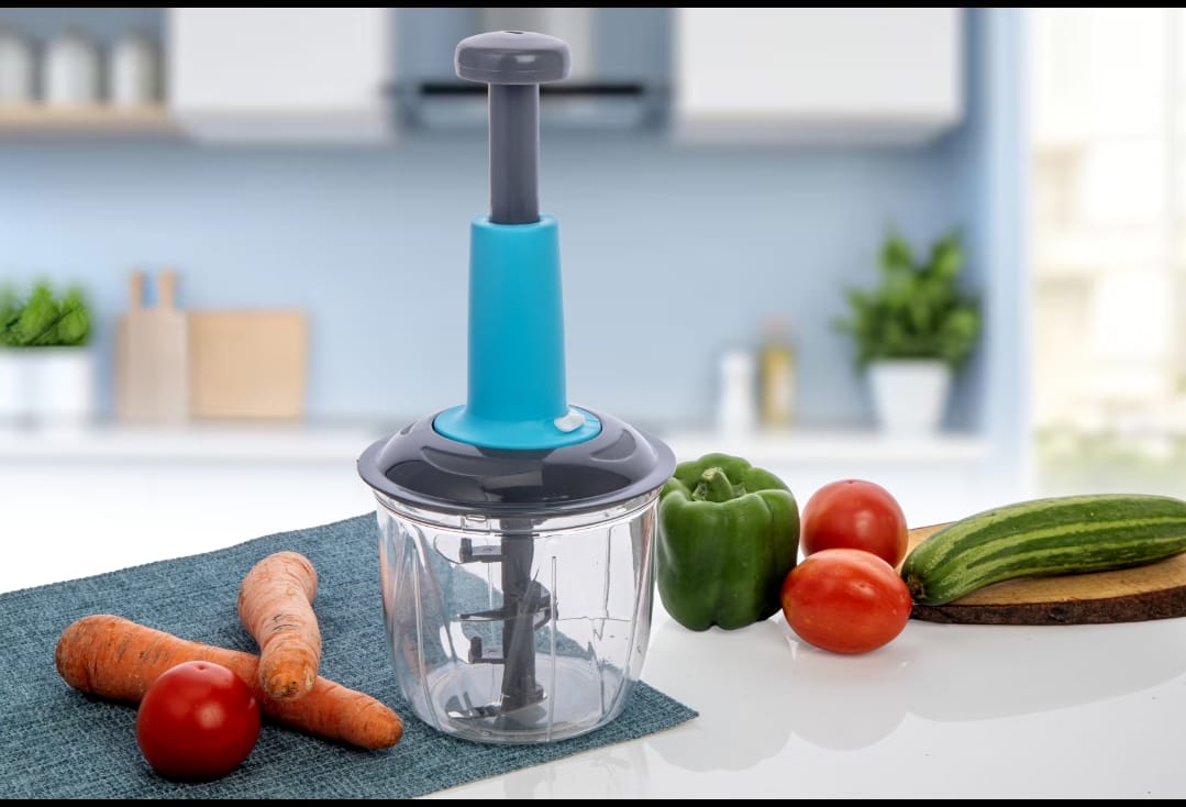 Vegetable chopper with vegetables